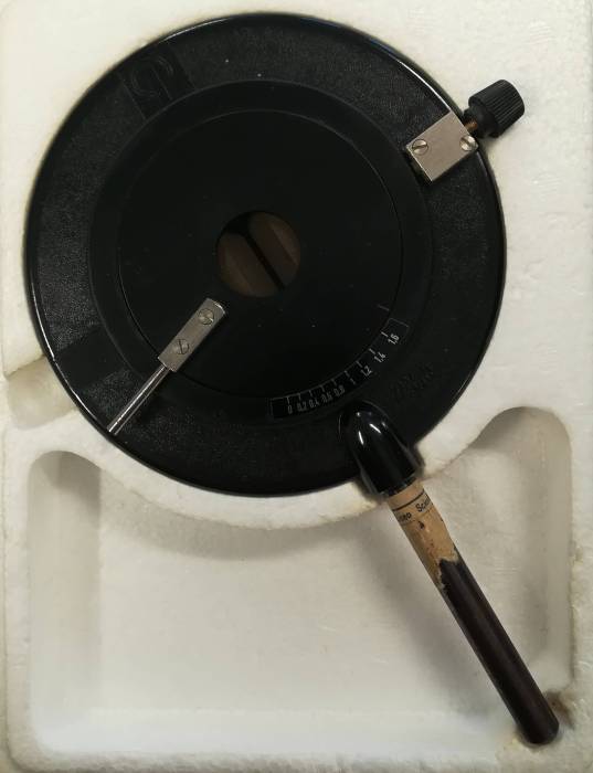 a_fenditura_regolabile.jpg a_fenditura_regolabile.jpg